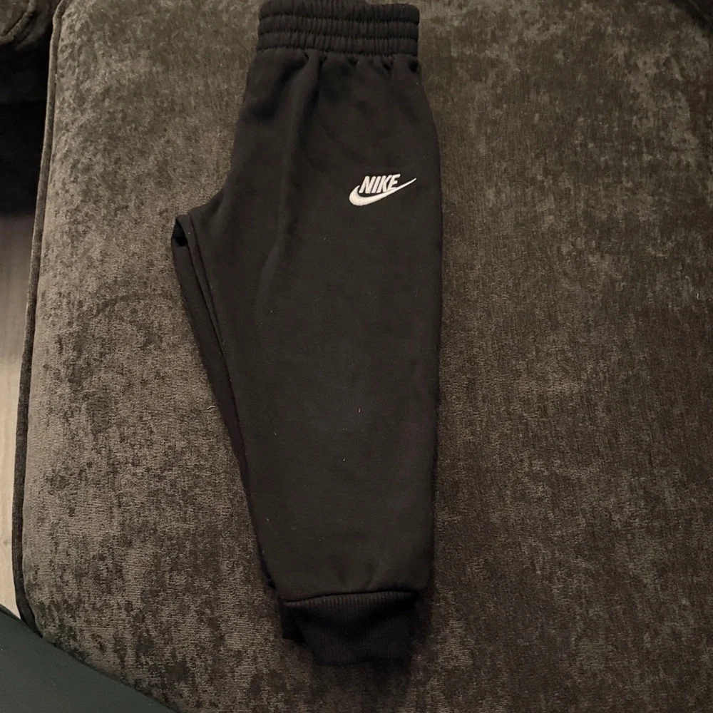 Nike Kids Black Hoodie and Pants Set - Picture 4 of 5